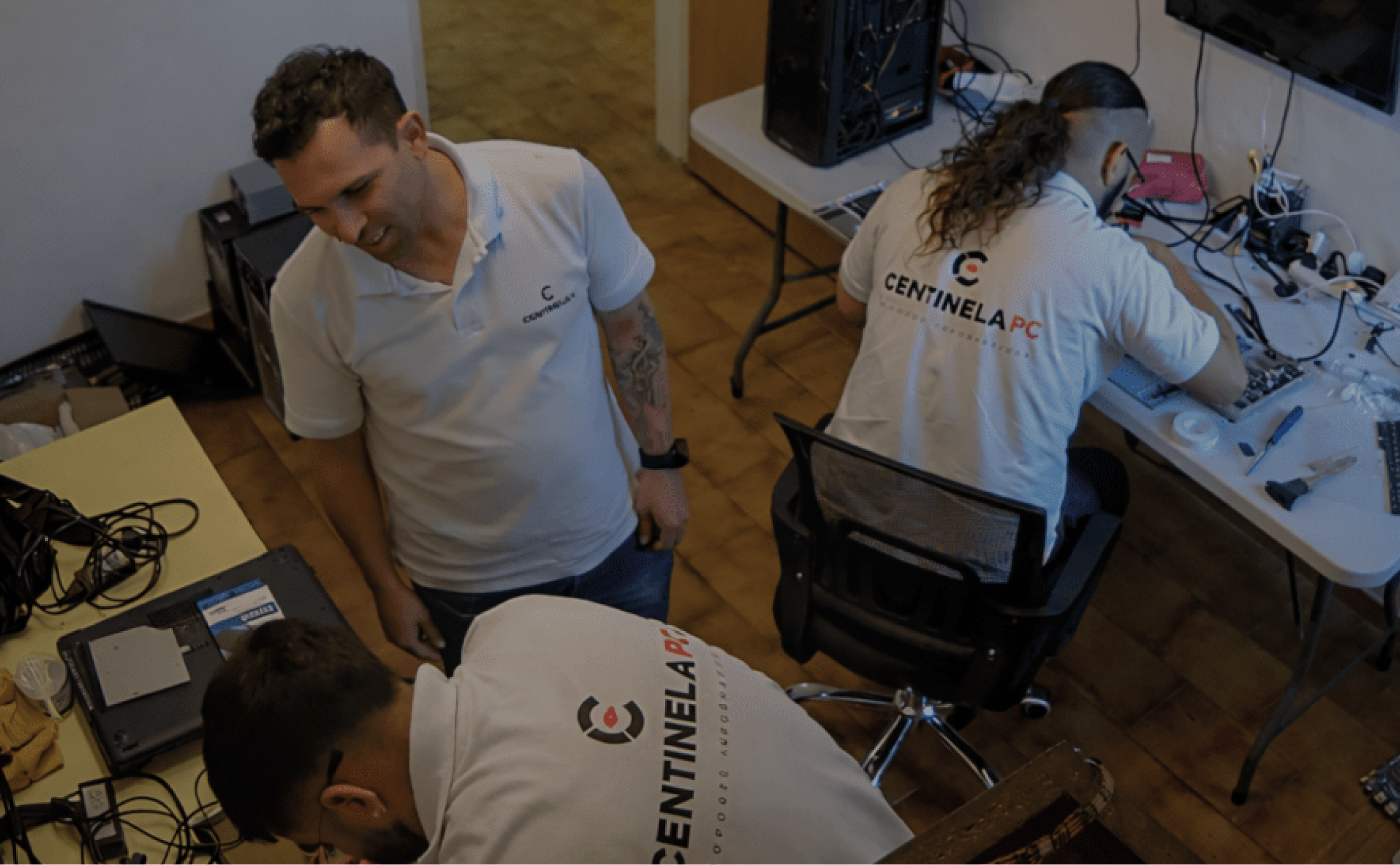 Equipo CENTINELA PC trabajando